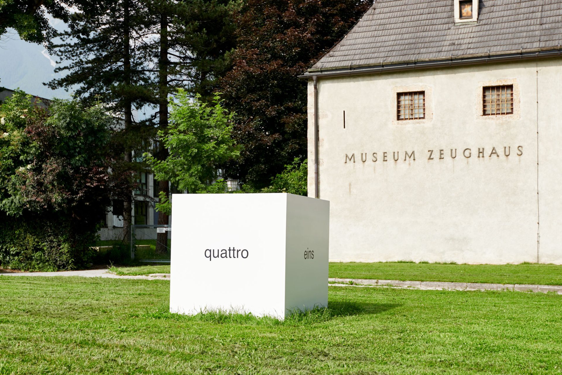 Werk Gappmayrs vor dem Innsbrucker Zeughaus, Quatr