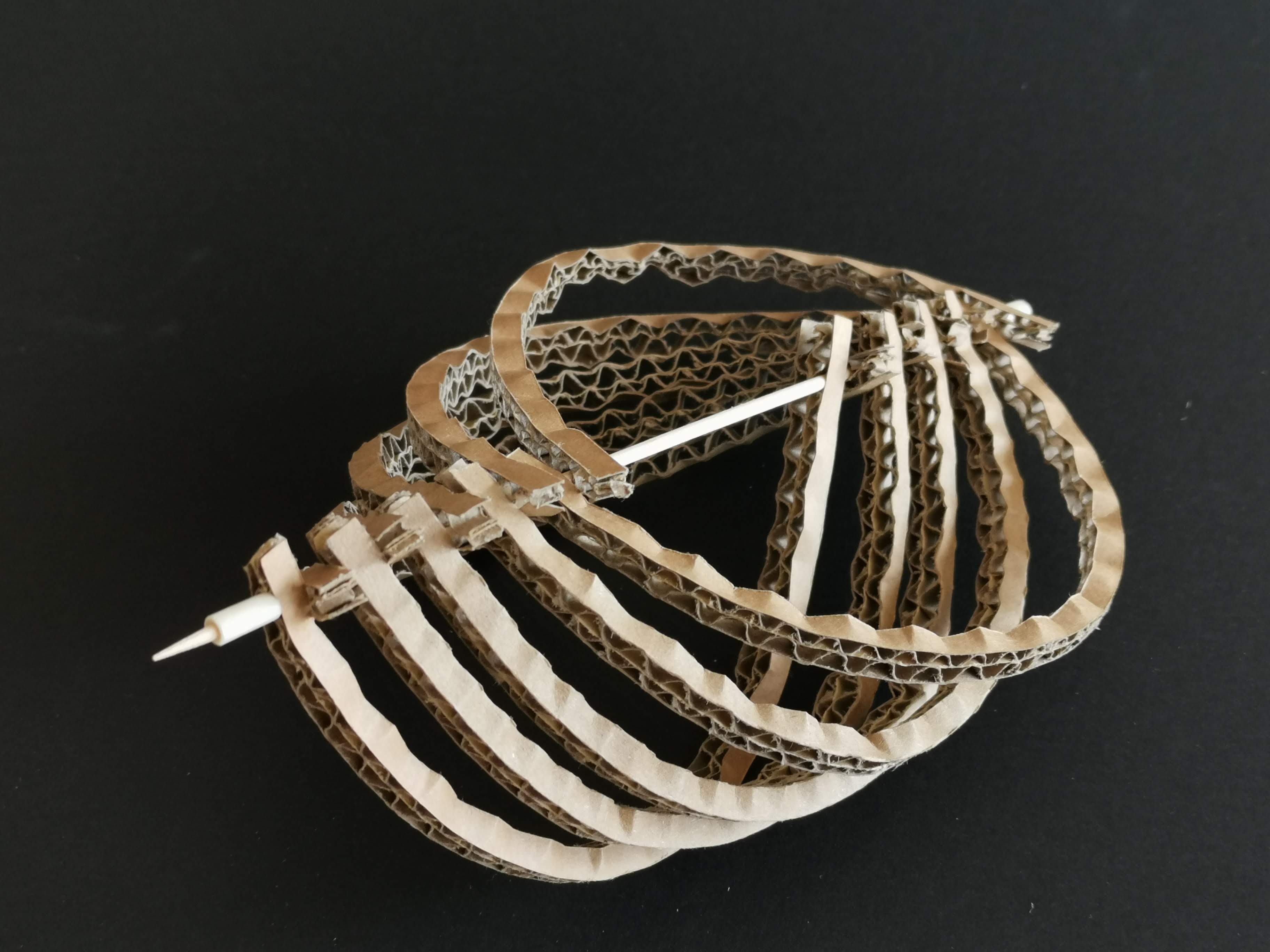 Objekt aus Wellpappe Untersicht